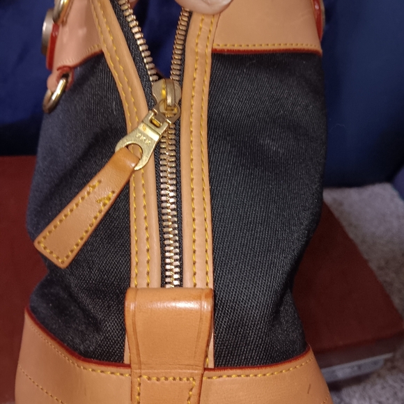 Dooney and bourke satchel - Picture 4 of 13